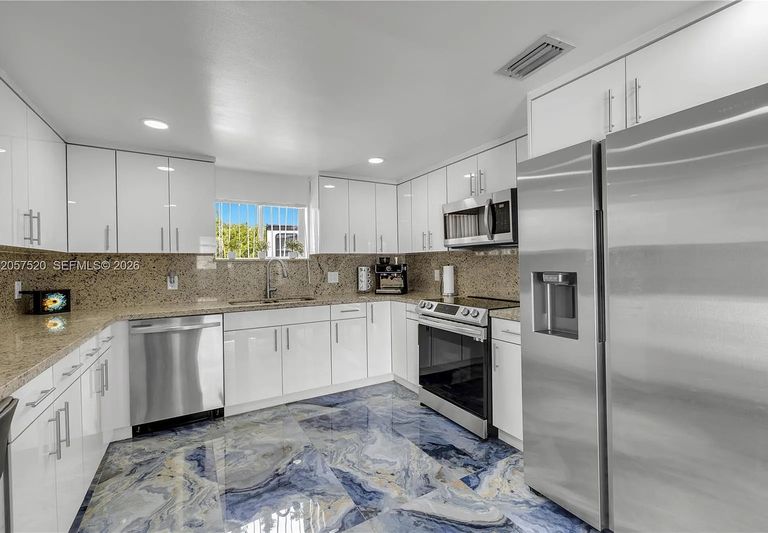 Heftler Homes Sec 3 — Photo 2