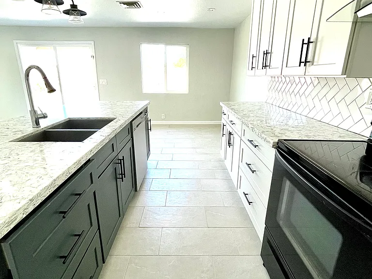 2721 S Pecan — Photo 8