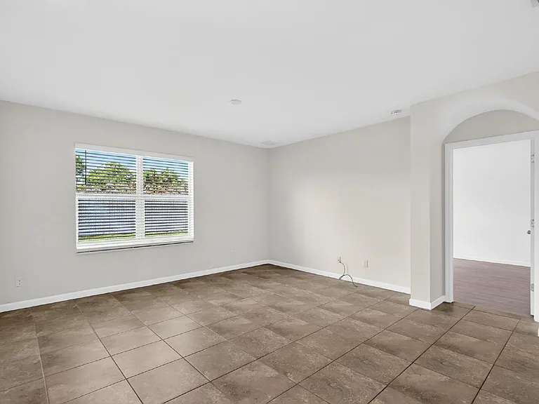 393 SW Tarra Ave — Photo 9