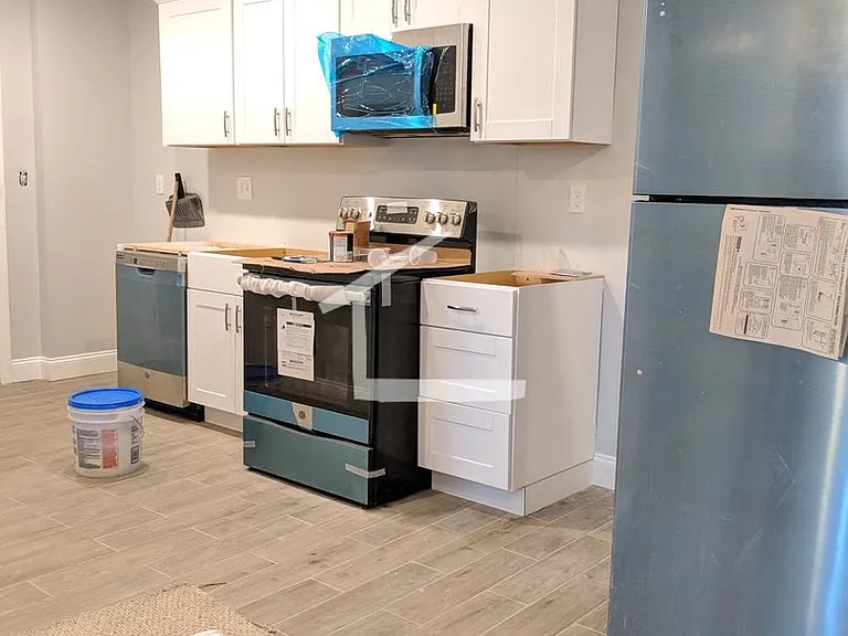 28 Brentwood St #2A — Photo 1