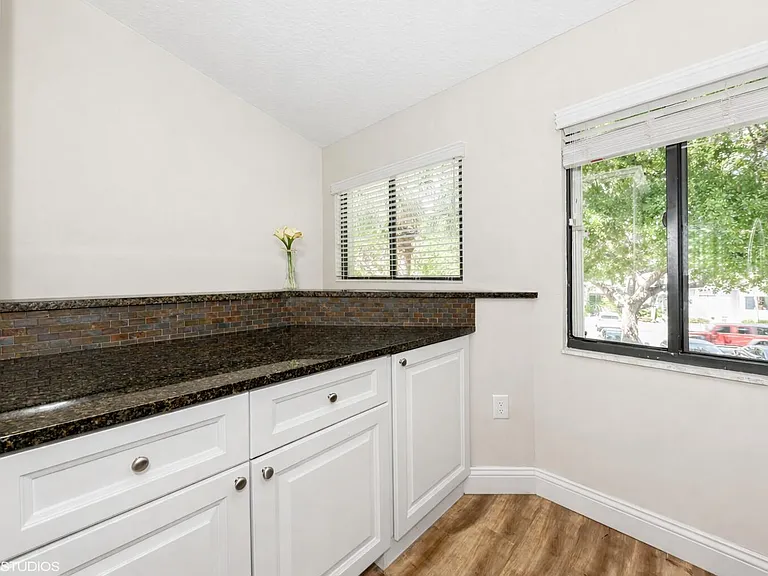 805 Harbour Pointe Way #805 — Photo 7