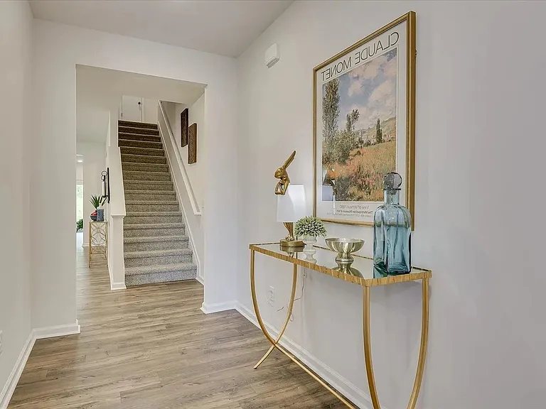 1021 Skidway Dr — Photo 4