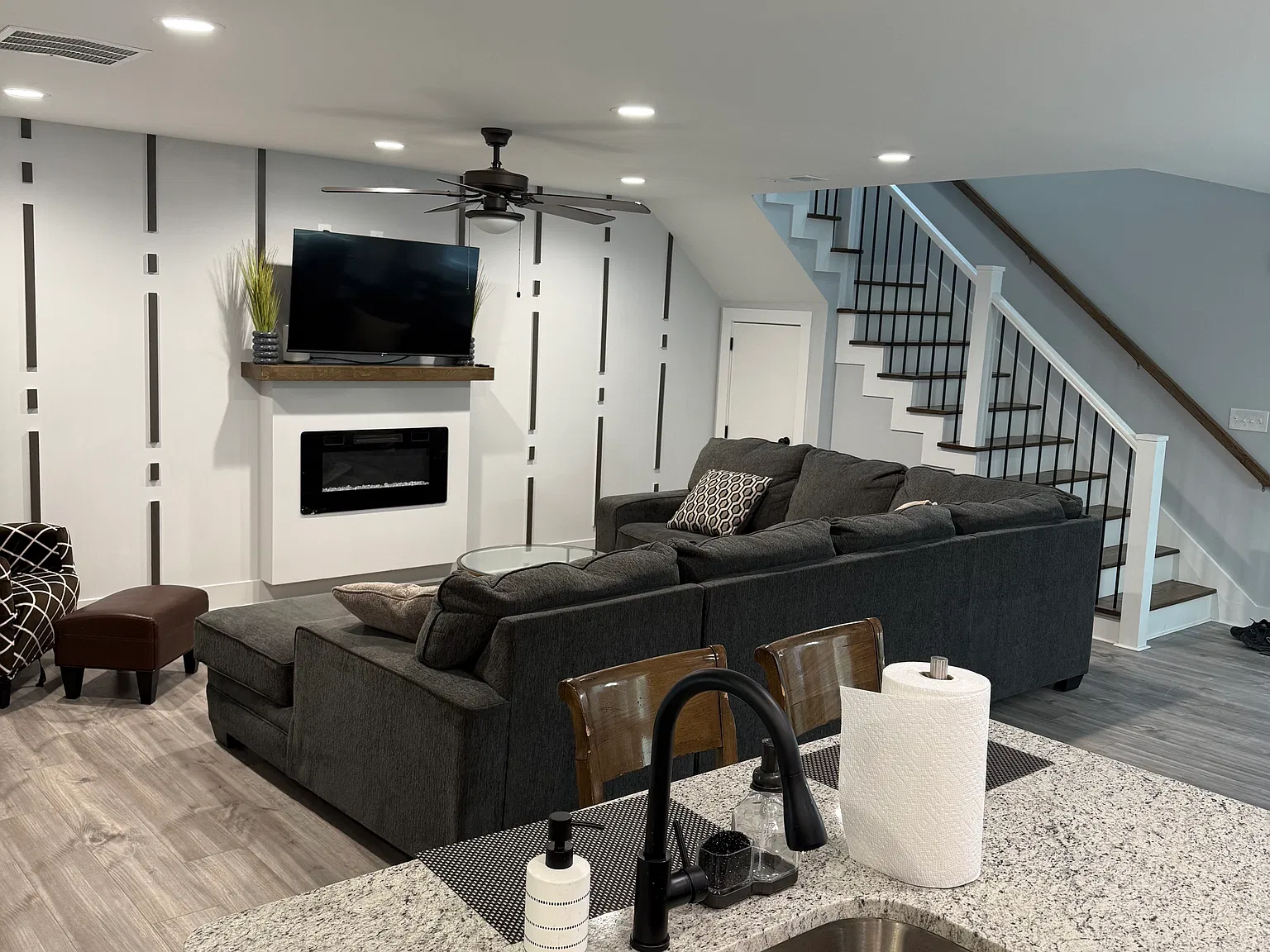 4 bed, 2405 sqft, $2,950 — Photo 2