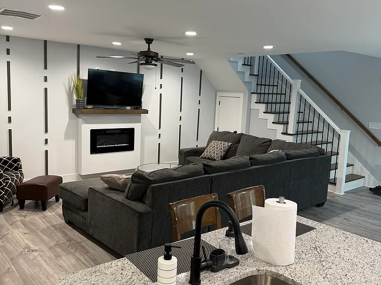 2393 Highpoint Rd — Photo 2