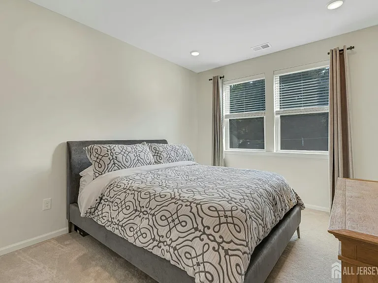 610 Sadie Cir — Photo 23