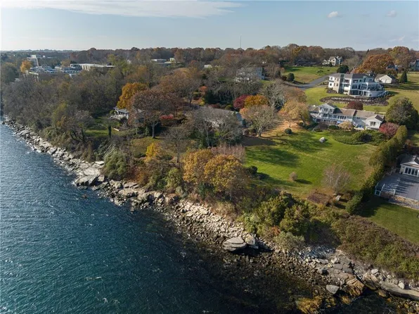 19 Sea Ridge Dr, Saunderstown, RI 02874