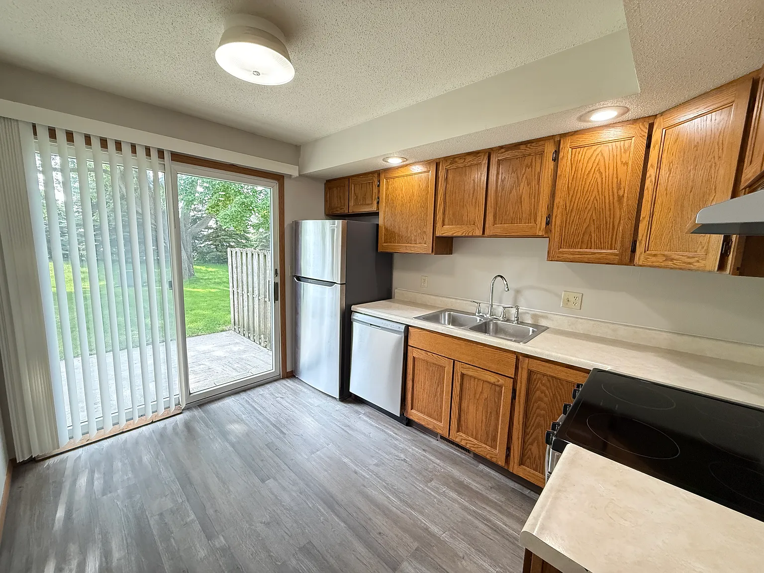 2 bed, 1000 sqft, $1,350 — Photo 4