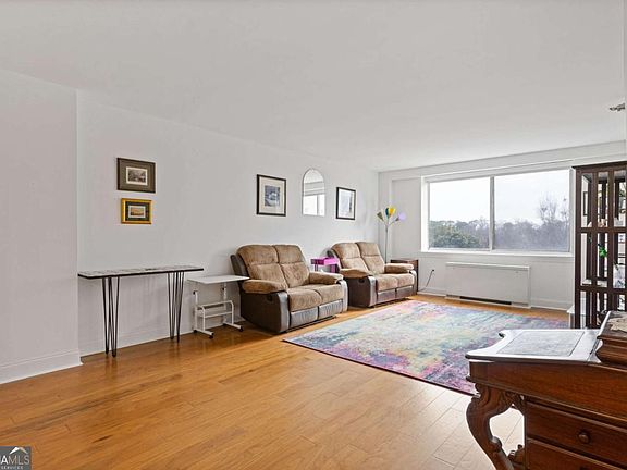 2nd image of 2479 Peachtree Rd NE APT 402