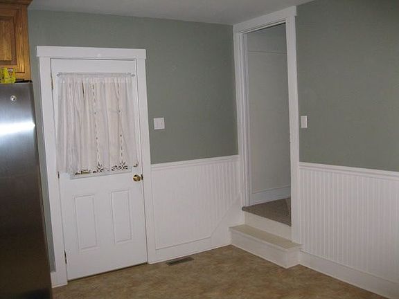 Kitchen (front door) 