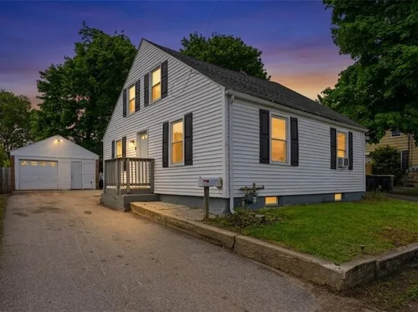 5 Maple Ave, Smithfield, RI 02917