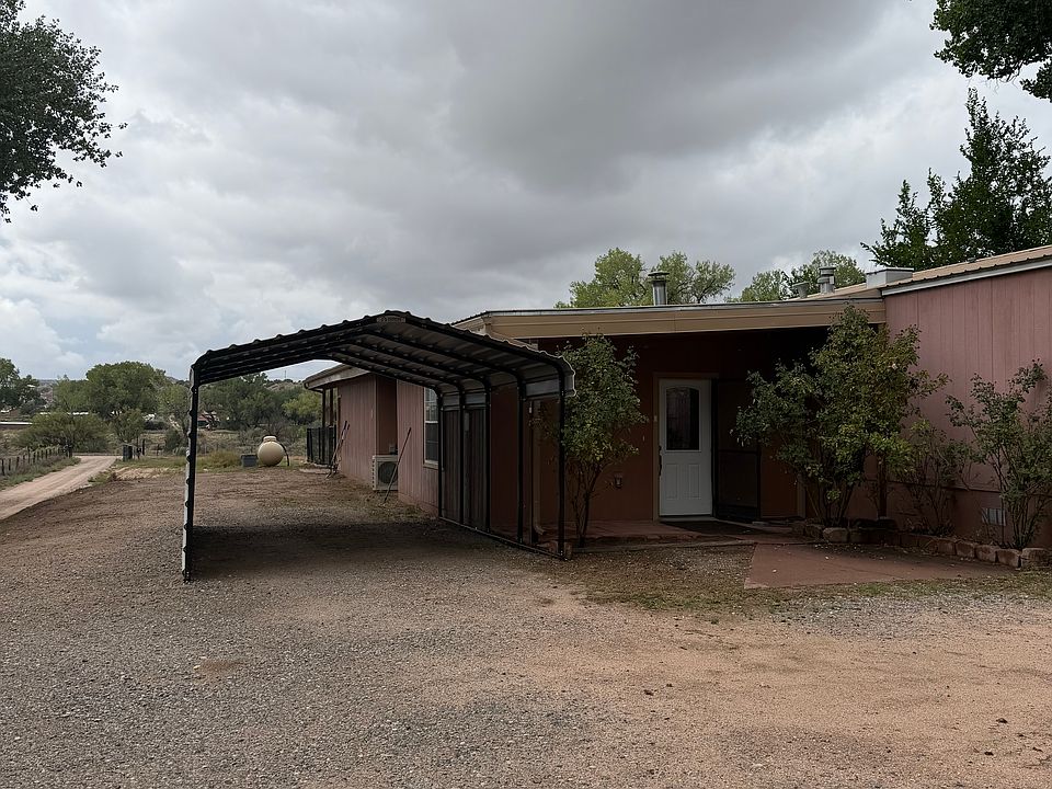 Private single family/manufactured home with large addition and carport close to NM 502 twenty (20) minutes to Los Alamos located in town of El Rancho - Pojoaque School District.