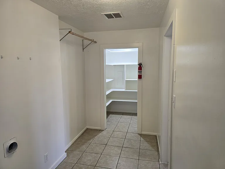 549 E 500 S — Photo 21