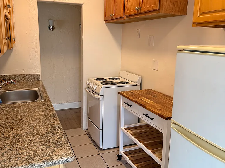 669 Hillsborough St #22 — Photo 2