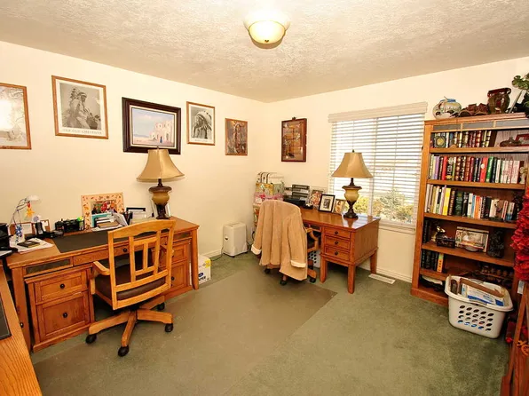 28 N Meadow Lark Cir, Grantsville, UT 84029