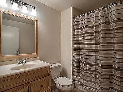 Bathroom with tub. Please email the property manager for scheduling a tour.