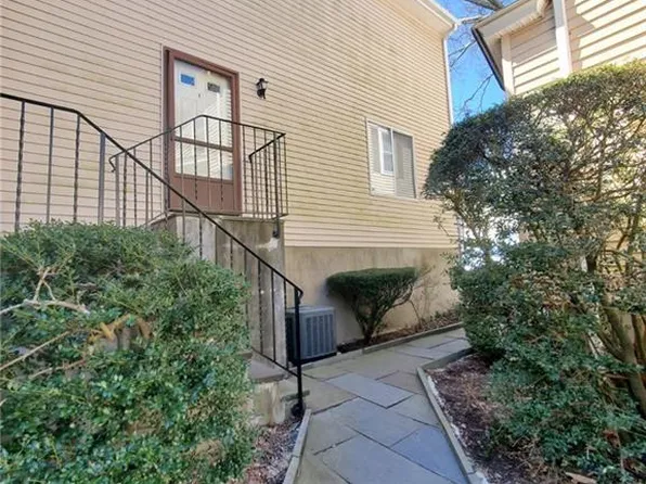 83 Columbus Place #E, Stamford, CT 06907