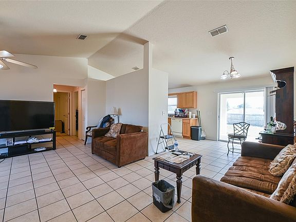5th image of 10 Juniper Dr