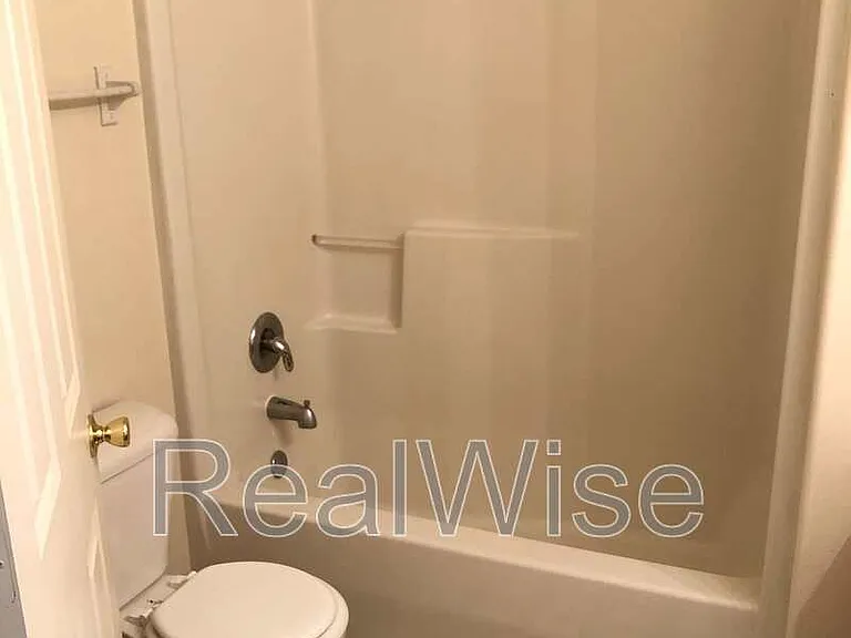 1231 SW 33rd St — Photo 14