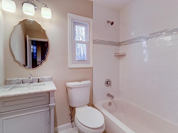 5th image of 12 Maplewood Dr