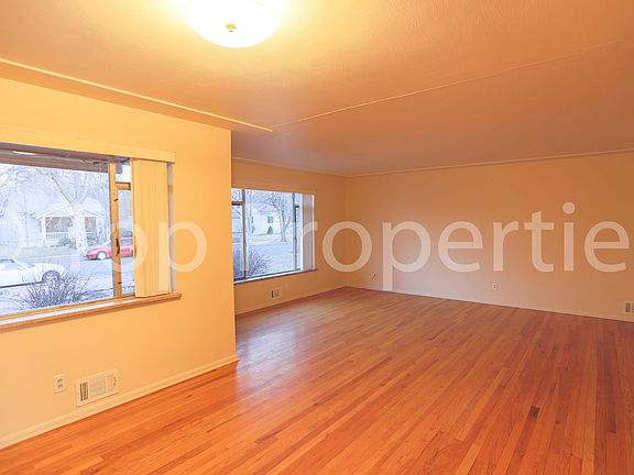 3rd image of 1727 S Franklin St