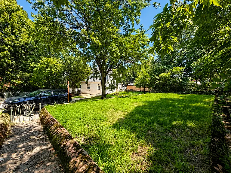 1 Adirondack Pl — Photo 17