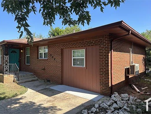 3rd image of 2824 SW 48th St