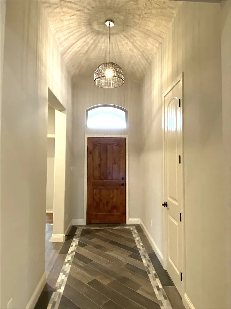 4 bed, 2201 sqft, $2,900 — Photo 4