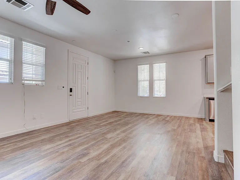 2049 Rockburne St — Photo 6