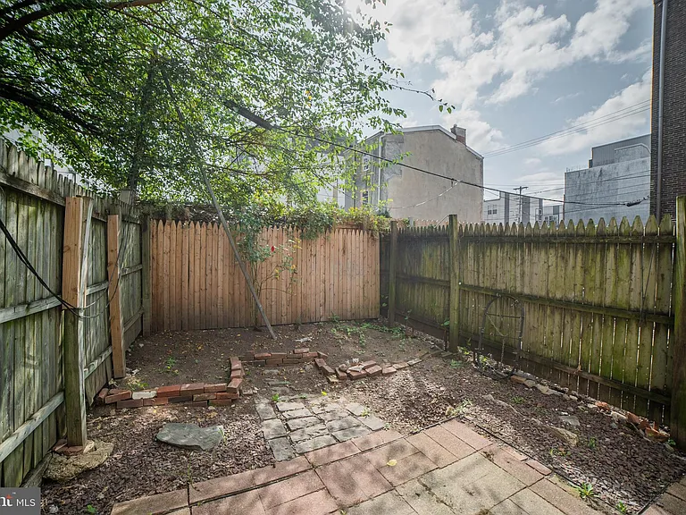 1107 N 3rd St — Photo 21