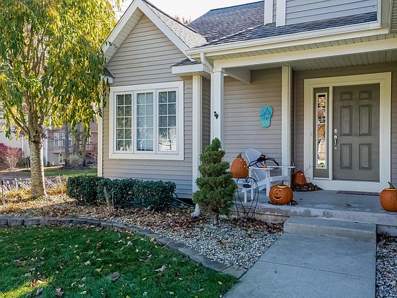 3rd image of 15382 Sundew St