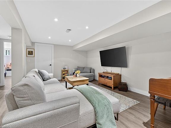 5th image of 22 Hazelwood Ave