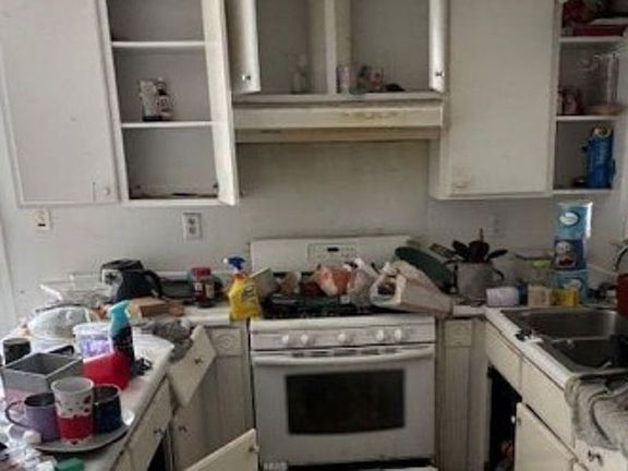 3rd image of 1017 Belvedere Cir E