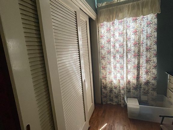 2nd image of 1505 Julia St