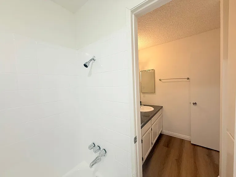 331 Ardmore Avenue Apartments - Prime Location in Koreatown — Photo 9
