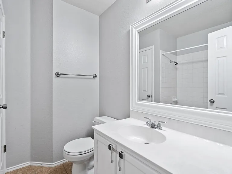 1514 Royce Ln — Photo 18