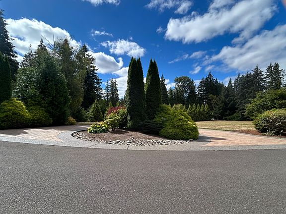 5th image of 708 NE 235th St