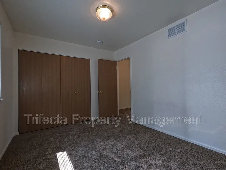 2121 35th Ave #18 — Photo 9