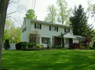 115 E Willow Tree Rd, Spring Valley, NY 10977