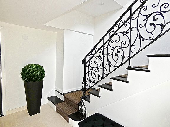 3rd image of 2310 Leavenworth St APT 3