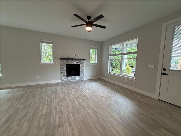 5th image of 442 Elderberry Lane SW