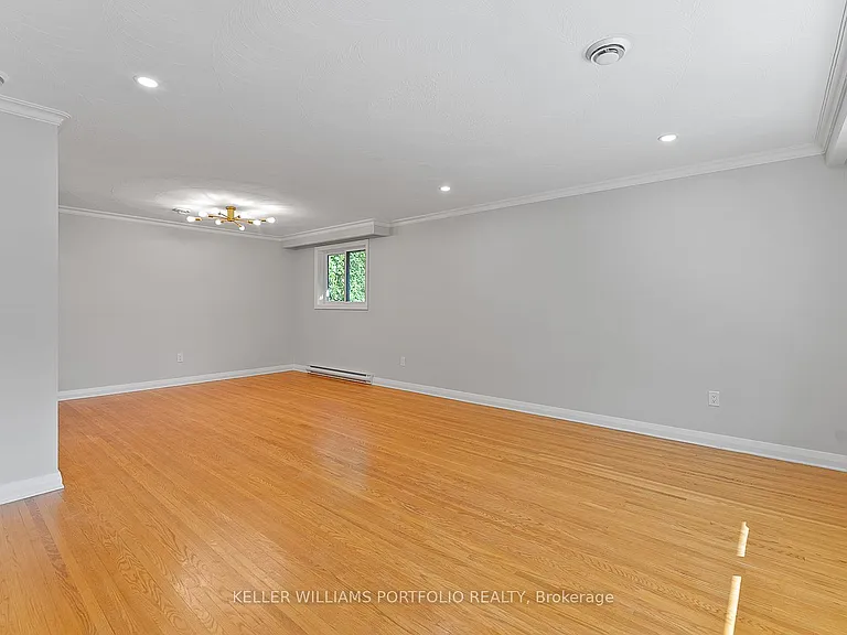 32 Gatesview Ave #UPPER — Photo 9