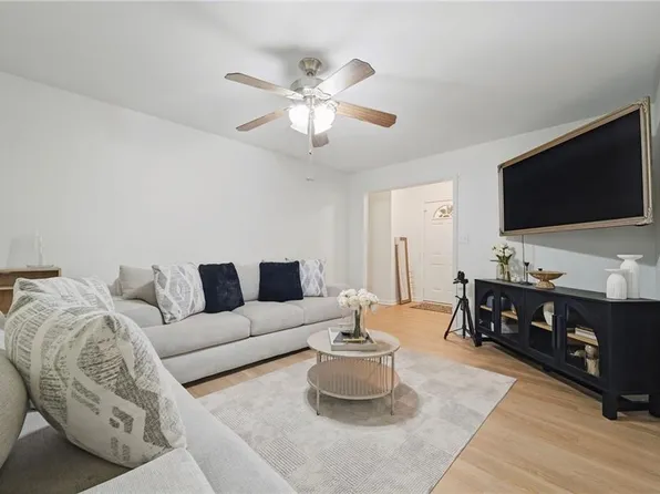 13 Darlene Ln, Newport News, VA 23608