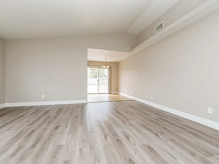 7409 Hickory Hills Dr — Photo 3