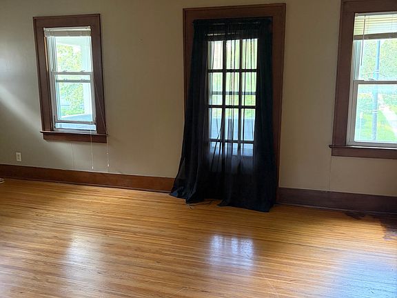 4th image of 2212 E Main St #Up