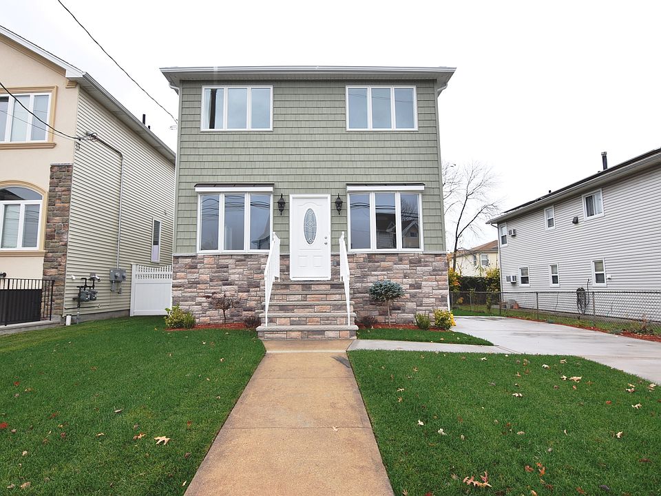 1st image of 82 Vedder Ave