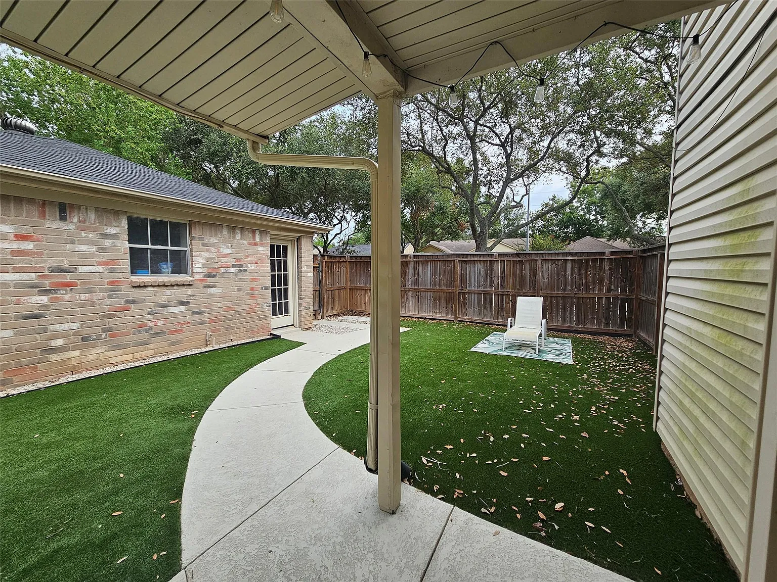 3 bed, 2.5 bath, 2145 sqft, $2,500 — Photo 3