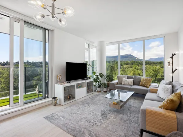 1471 Hunter St #1207, North Vancouver, BC V7J 1H3