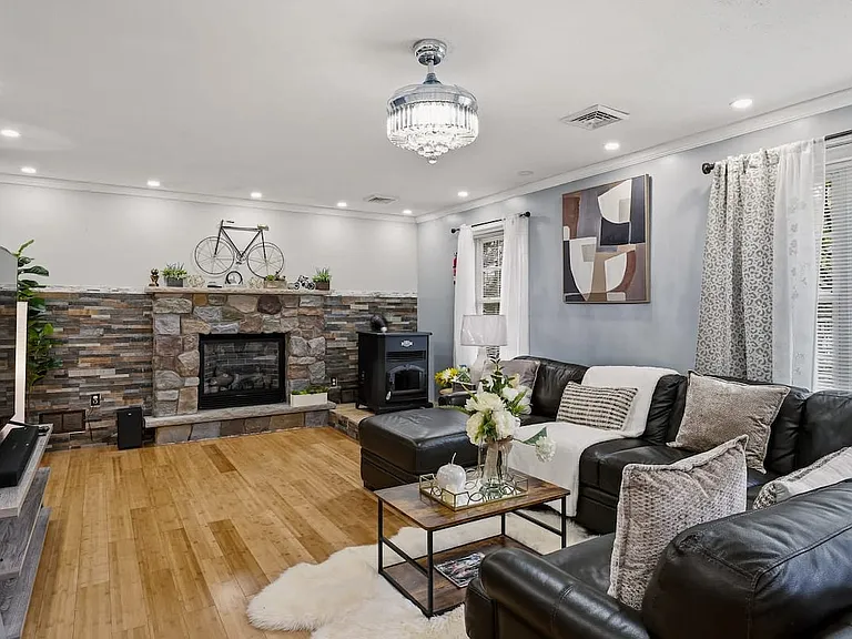 6000 Boardwalk Dr — Photo 5
