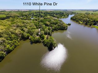 1110 White Pine Dr, Dixon, IL 61021