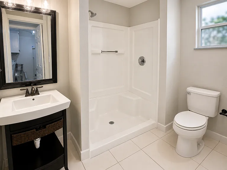 214 W Elm St — Photo 5